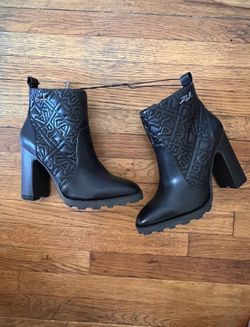 New With Tags Karl Lagerfeld Paris Petria Quilted Black Ankle Boots Size 9