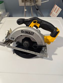 DEWALT 20-volt Circular saw 6-1/2-in Cordless (tool only) 2025 warranty