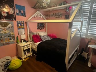 Girls full size canopy bed