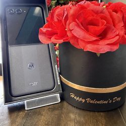 Valentine’s Sale!❤️ Motorola Razr Plus 2025 AT&T 256GB