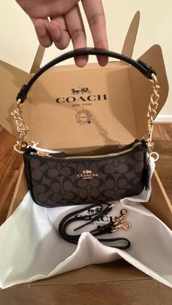 Coach Teri Shoulder
