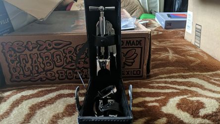 Elegant wine bottle opener set.