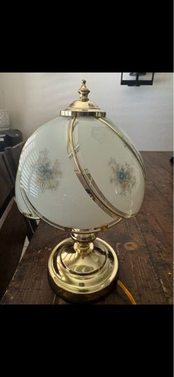 VTG gold tone accent lamp