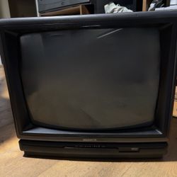 Magnavox RR1933/W422 19” Woodgrain retro CRT — RF Only (looks good though!)