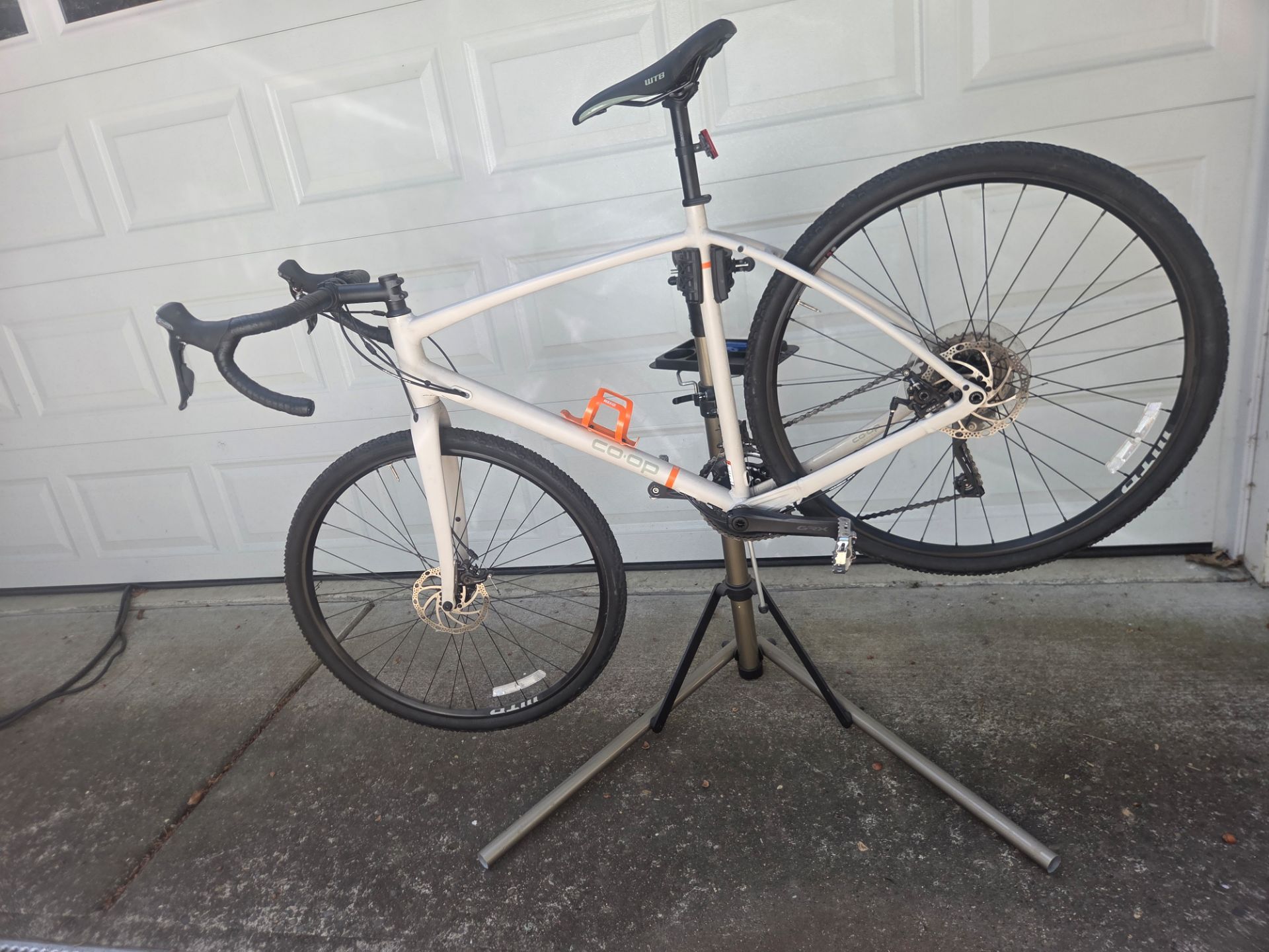COOP ADV 2.2 XL Gravel Bike + Accessories