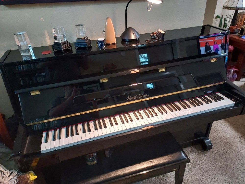 Pearl River Piano EU122