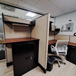 Office cubicle tables and chairs