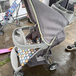 Cosco Stroller – Gray Polka Dot, Canopy, Child Tray & Parent Cup Holders
