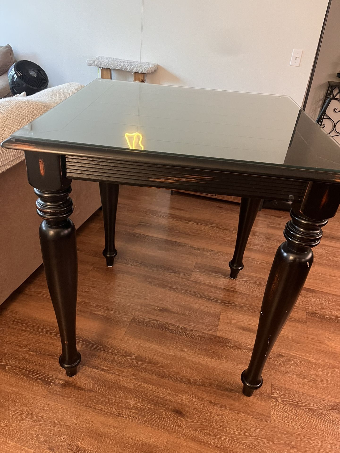 Table/Chairs