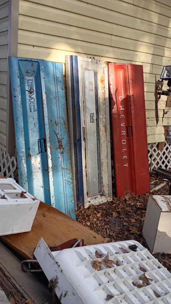 4 Classic Truck Tailgates