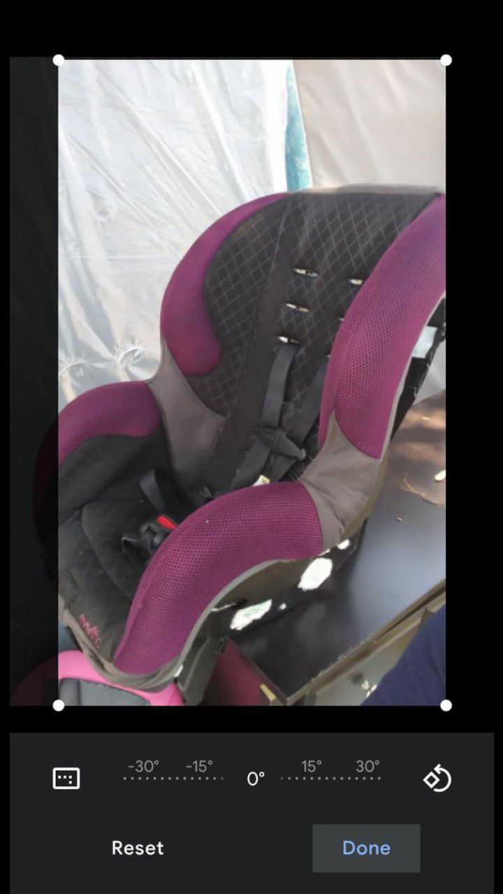 EVENFLO PURPLE CAR SEAT IN EXCELLENT CONDITION FOR 20.00
