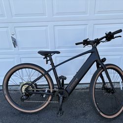 Electric bike good for commuters.. 2026 Trek FX+ 1S E-Bike with thumb throttle - Only 258 Miles