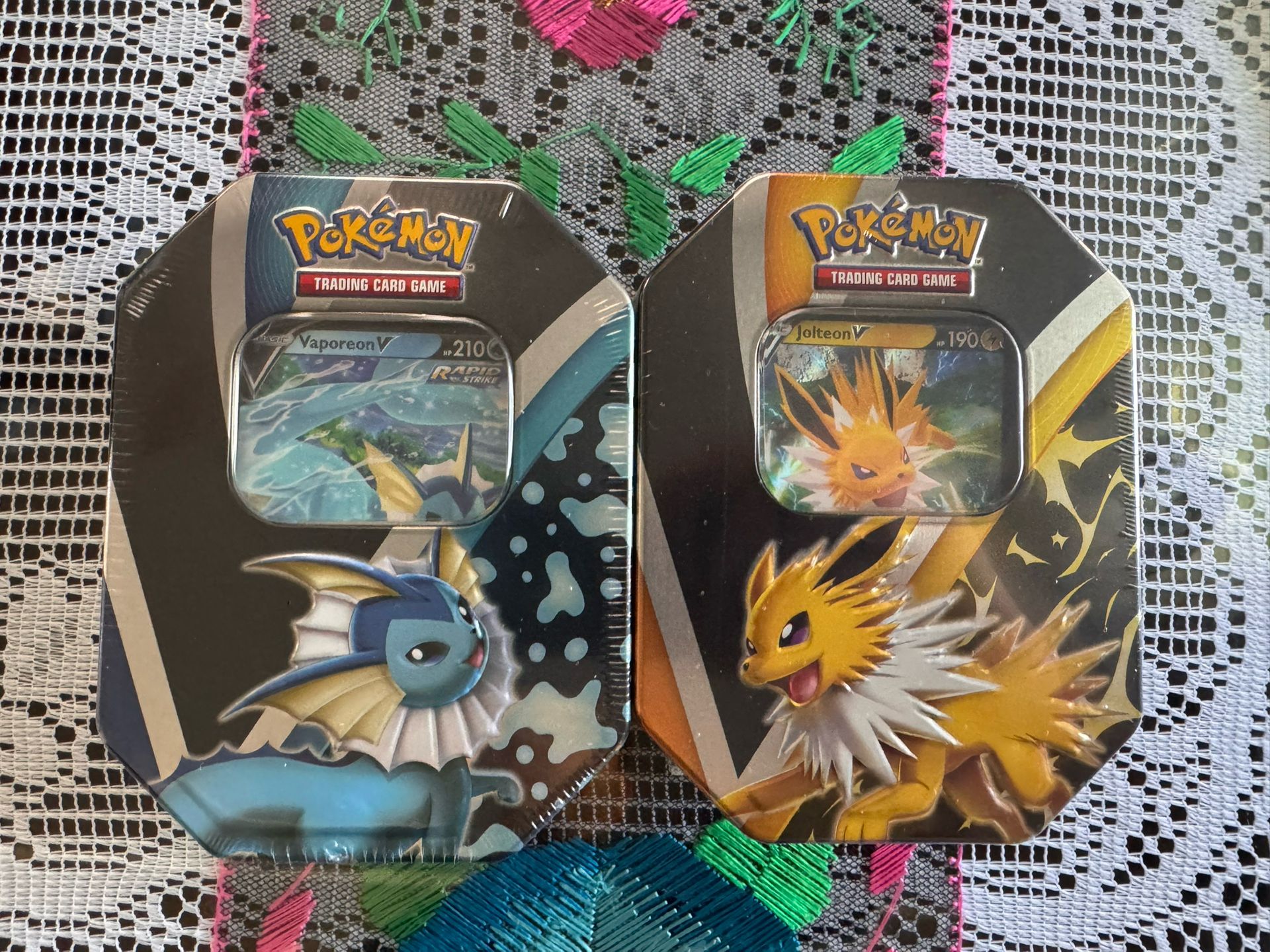 Pokemon Sword & Shield Eevee Evolutions Tin