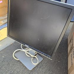 Lot Of 24 Laptop Chargers,5pcs Monitors,Keyboards,etc for Sale