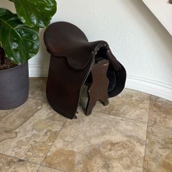 English Saddle 