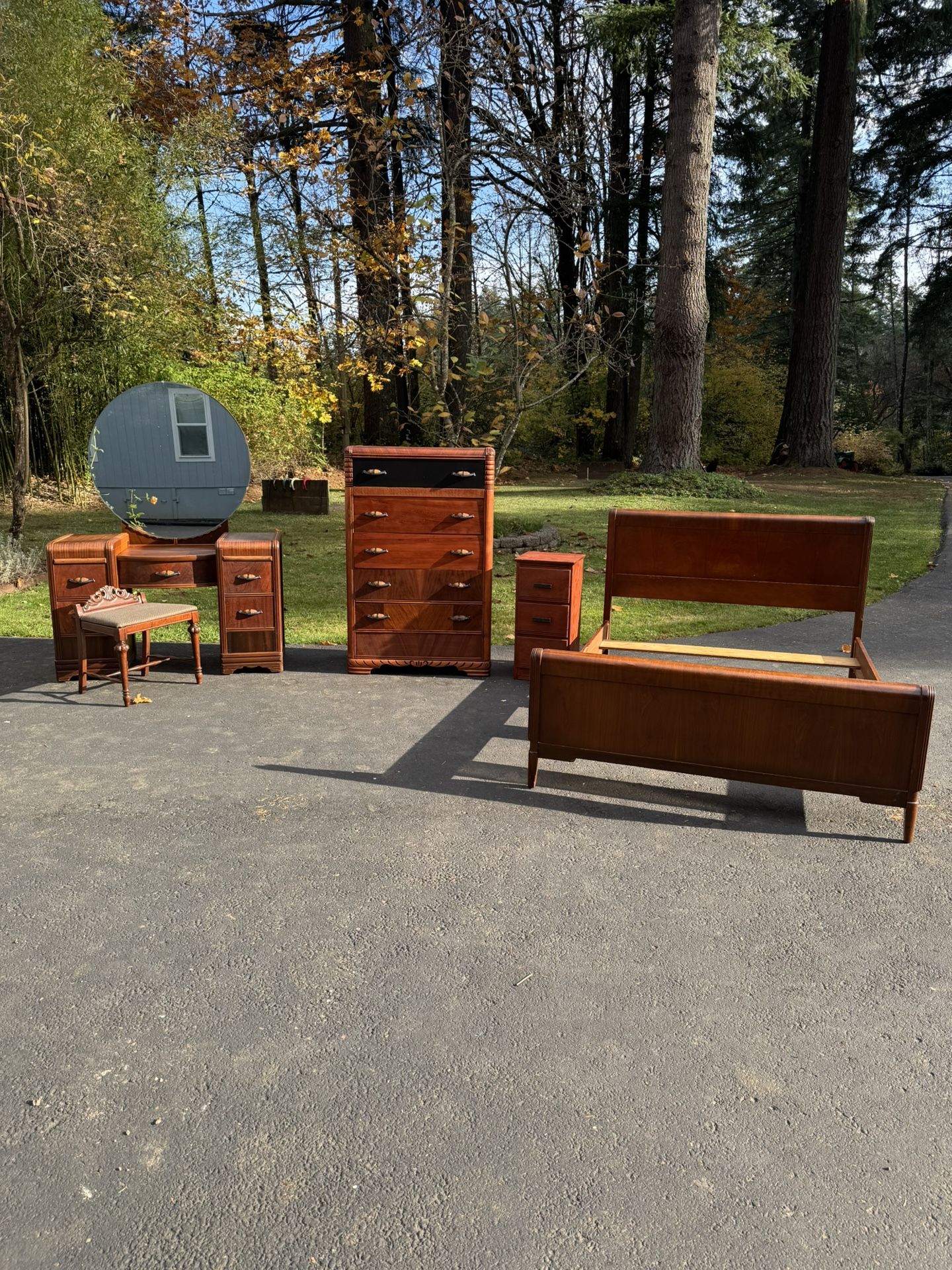 Beautiful Vintage 5 Piece Bedroom Set