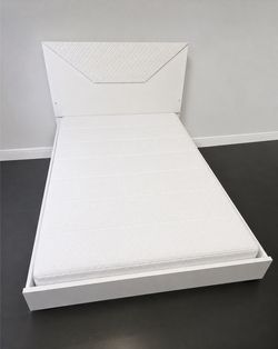 HIGH GLOSS WHITE BED W/ LED’s 🛏️🤍🛏️