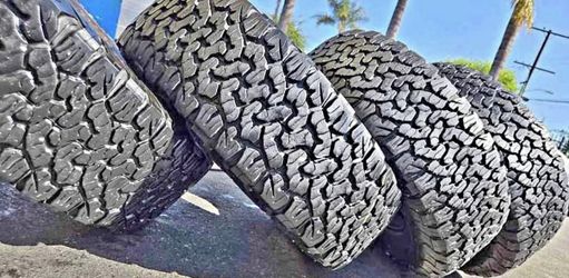 275/70/18 Vendo Un Set De Llantas Marca Bfgoodrich Con Un 80% De Vida Las 4