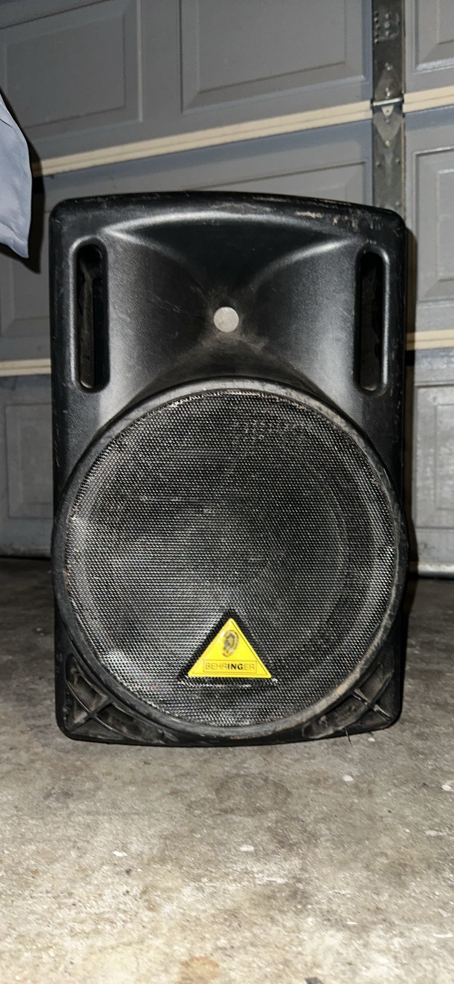 Behringer 12” PA Speakers 800W