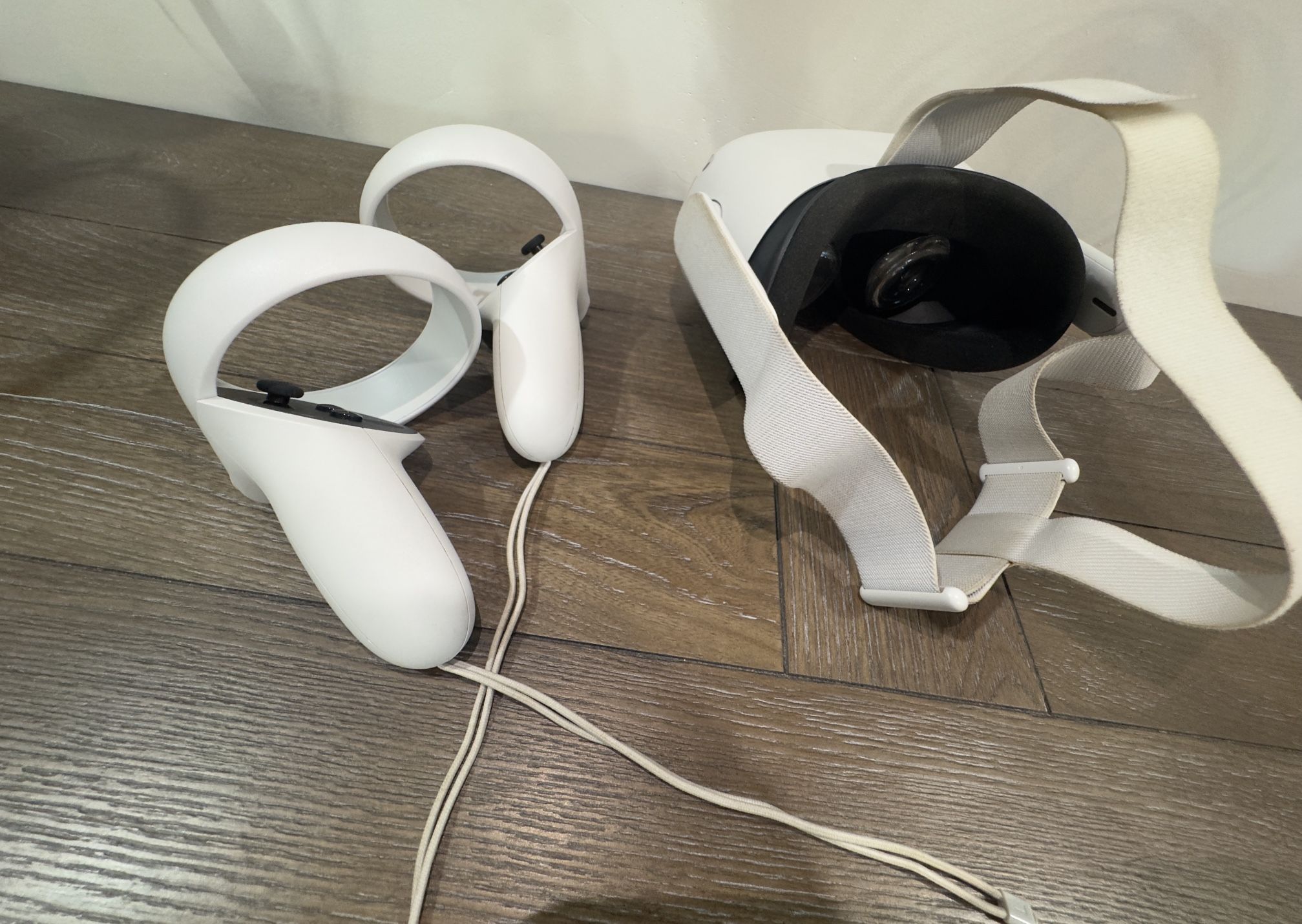 Oculus Quest 2 — Meta VR Headset