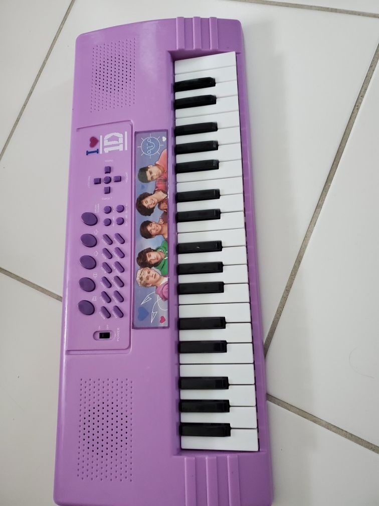 Keyboard, piano, toy , one direction keyboard