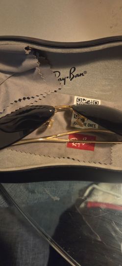Ray-Ban Avaitors New 100% authentic w case pickup in Reseda/Northridge area $85