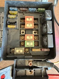 OEM Honda Civic EG / EJ1 Under Hood Fuse Box With Cover & Ground Wire ā Excellent Condition