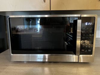 Insignia Microwave