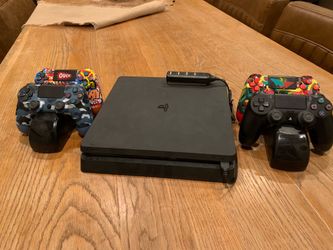 ps4 slim with 4 controllers