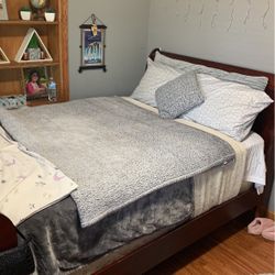 Bedroom set good condition 