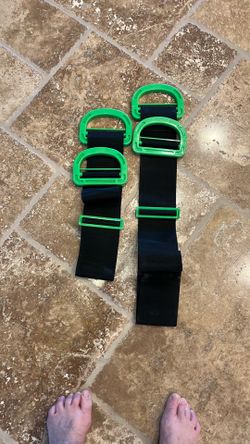 Two adjustable moving straps