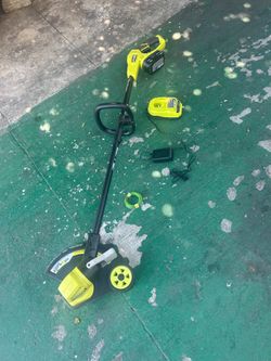 Roíby trimmer 18 v battery works perfect like new
