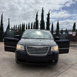 Chrysler Town & Country 7 Seater 