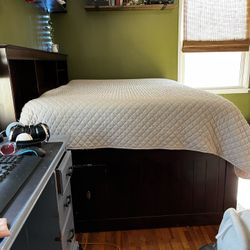 Captain’s Bed With Bookshelves And Trundle 