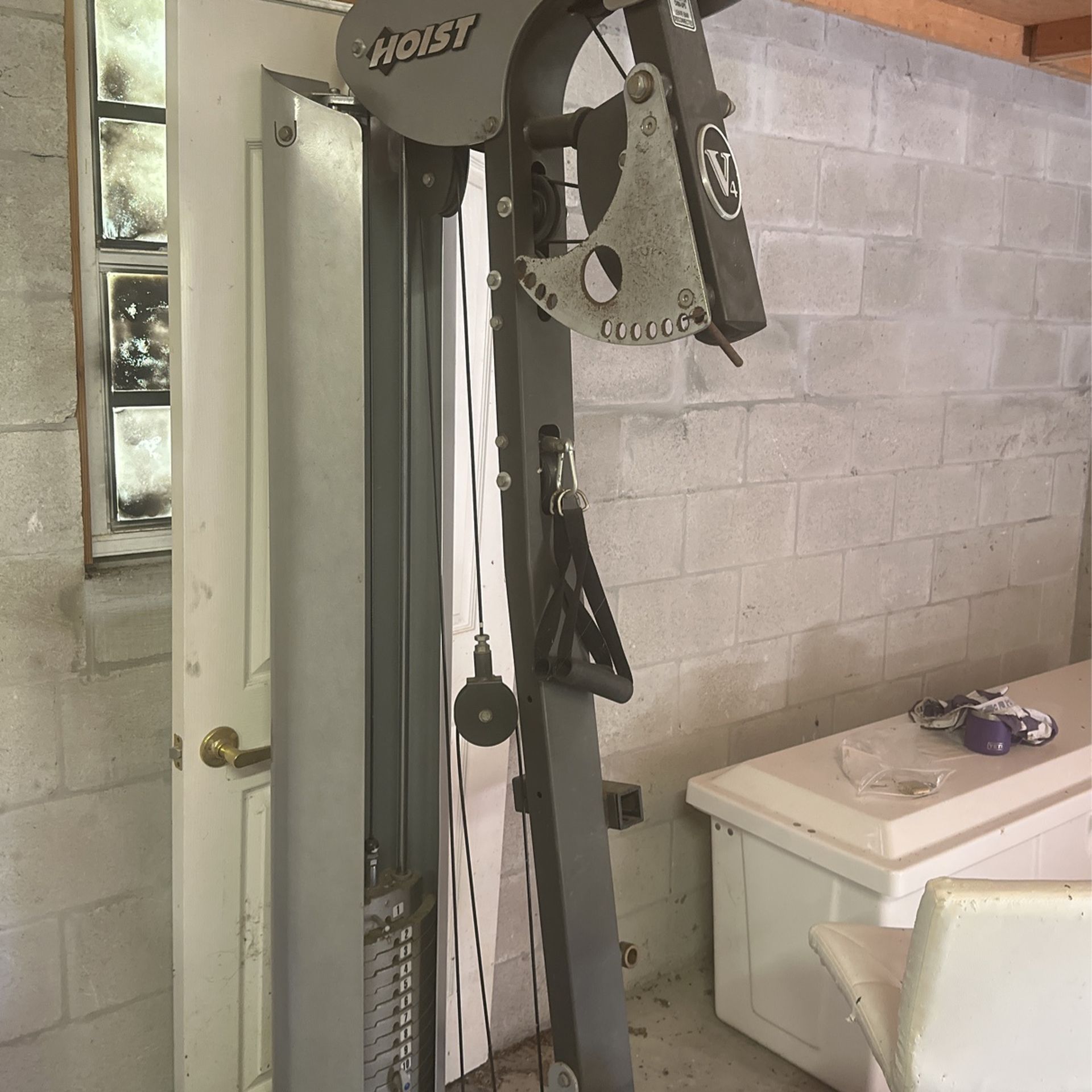 hoist weight machine