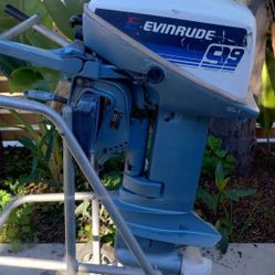 10 HP Evinrude Very Clean Runs Good.