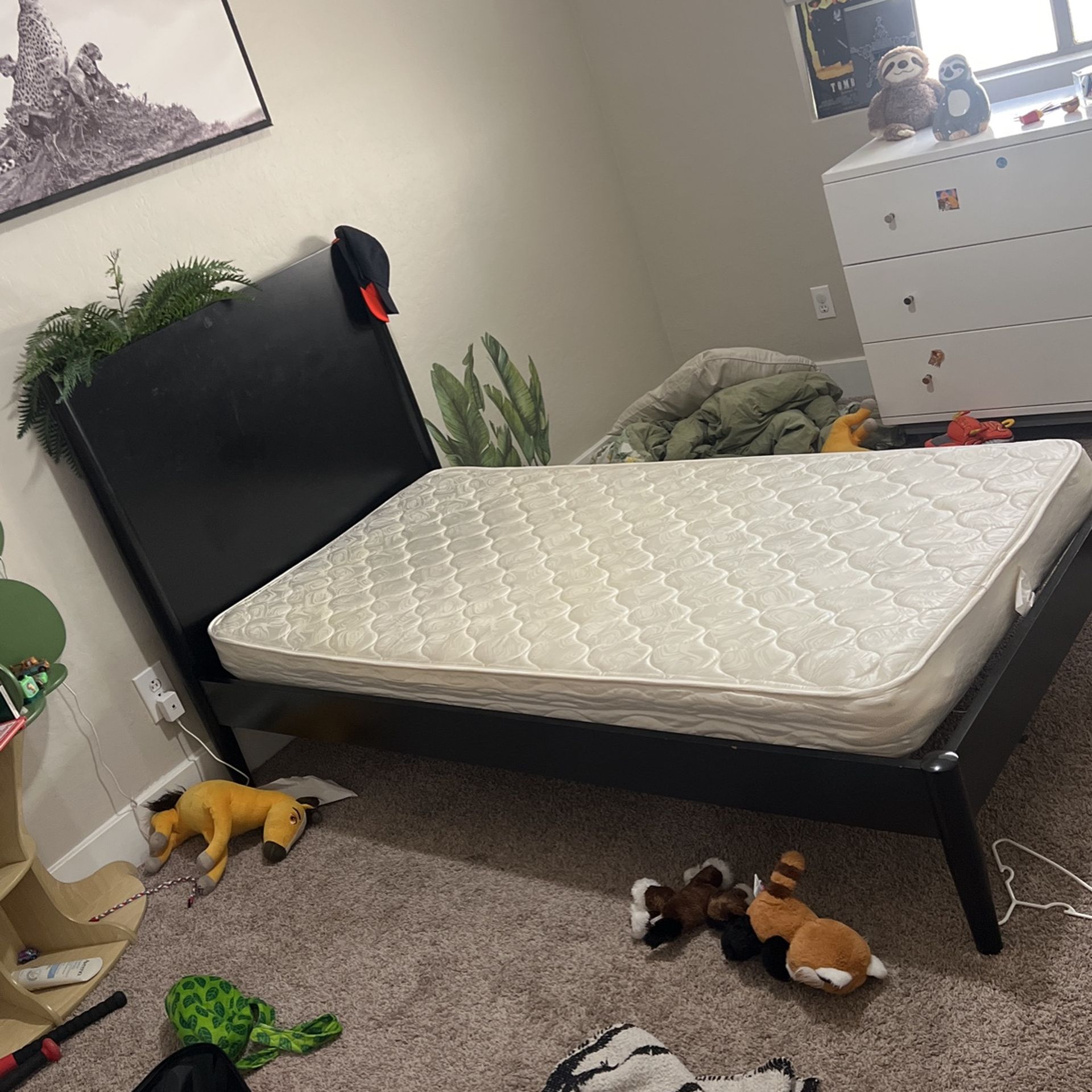 Toddler bed And Mattress Twin 