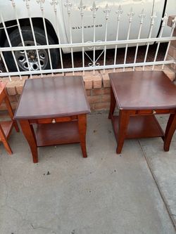 2 nightstands
