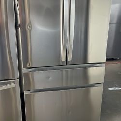 OPEN BOX LG FOUR DOOR REFRIGERATOR WITH INTERNAL WATER/ICE 