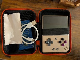 Miyoo Mini with case and charging cable