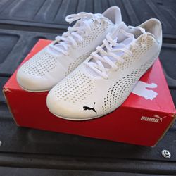 TENNIS SHOES BRAND NEW IN THE BOX 