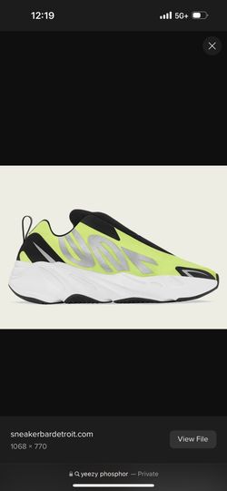 Yeezy Boost 700 MNVN Lacesless Phosphor - Size 9.5 New In Box