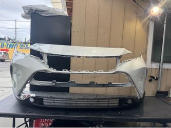2021 2022 2023 TOYOTA VENZA FRONT BUMPER COVER OEM USED