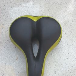 Wide Comfort Bike Seat / Saddle – Women’s Cushioned Ergonomic