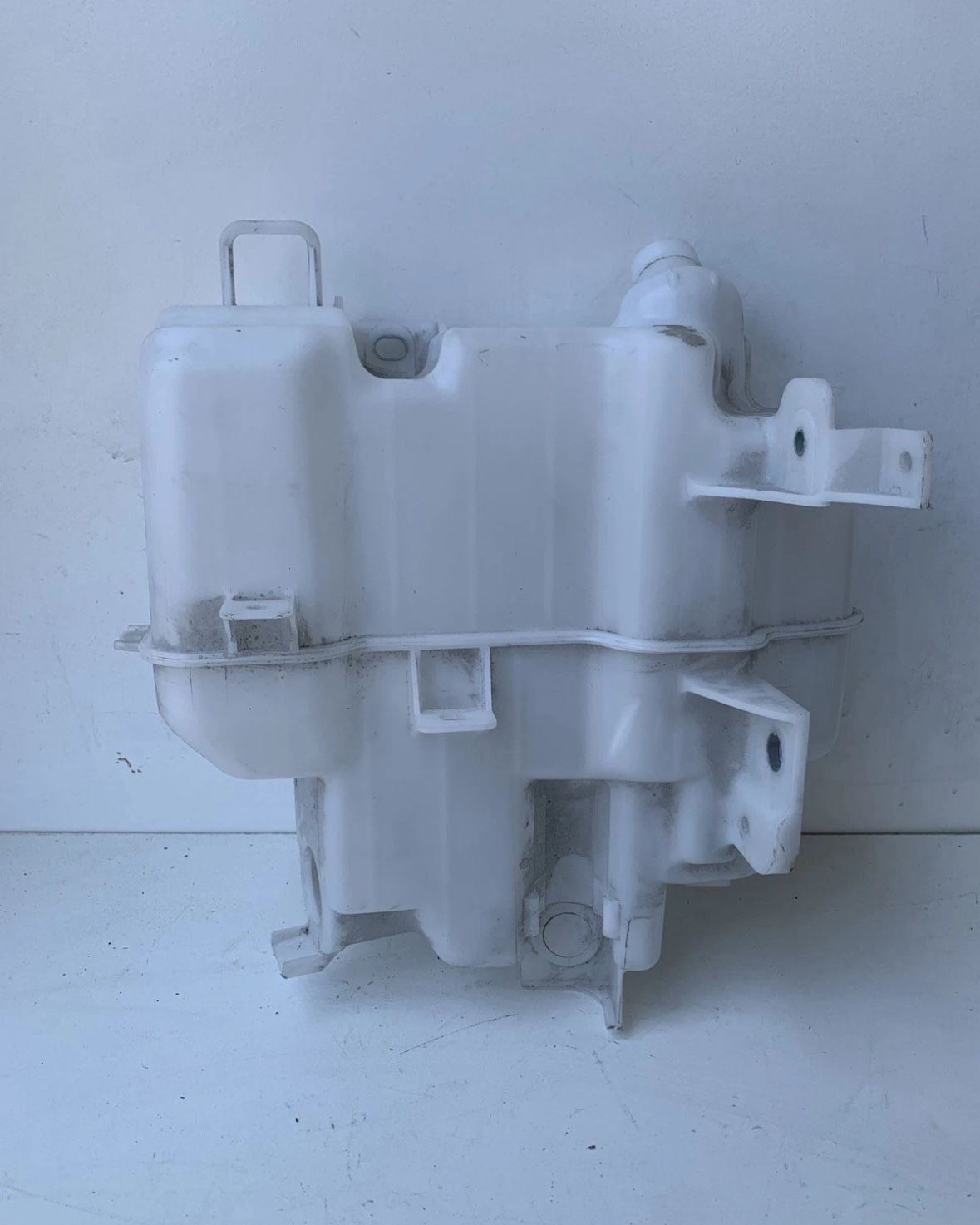 2014 -2021 MAZDA 3 SEDAN WINDSCREEN WASHER BOTTLE FLUID TANK OEM #5105