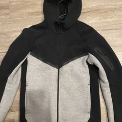 Nike Tech Size S Fits a M Black And Grey