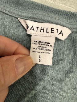Athleta ladies Large sage green w finger loops