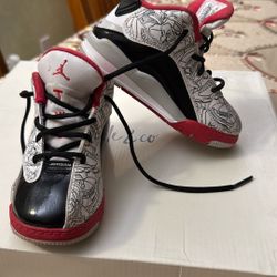 tenis shoes Jordan, for kids size 8C black and white, barely used 