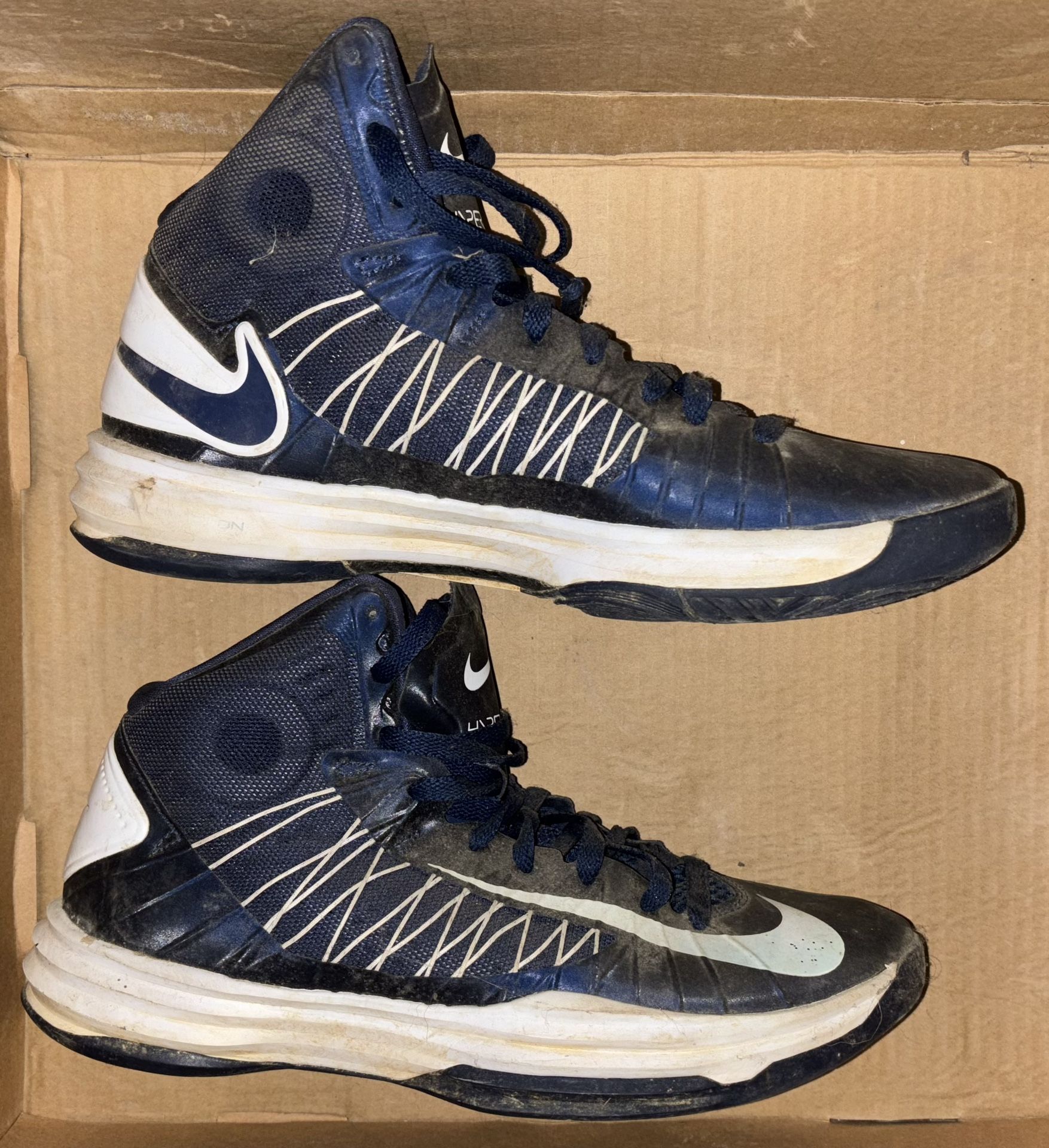 Nike Hyperdunk Basketball Shoes (10.5)