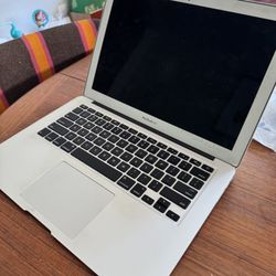 Apple MacBook Air (13-inch) – Silver